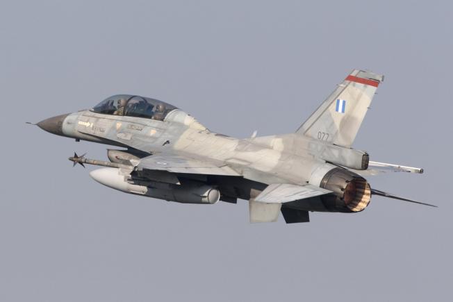 Un pilot grec a aterizat cu un F16 în Turcia...pentru a retrage niște bani din bancomat