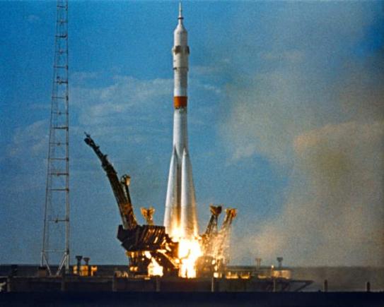 Când Apollo s-a întâlnit cu Soyuz. FOTOGRAFII document după 40 de ani