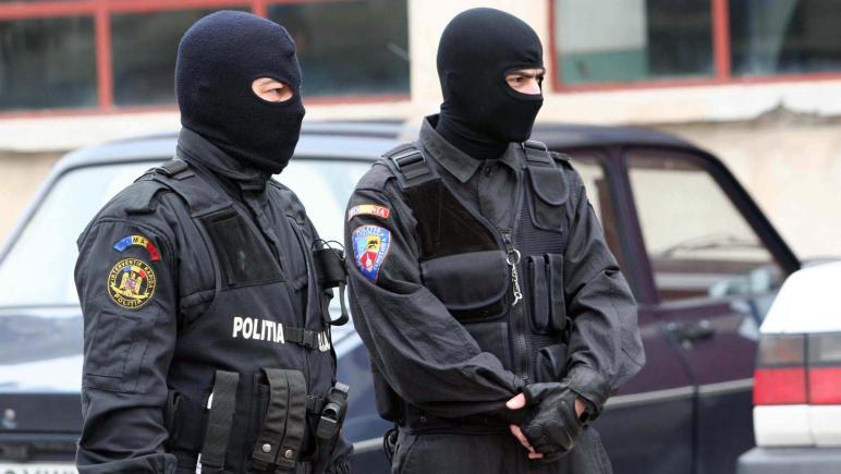UPDATE. Nicolae Ioţcu, şeful Consiliului Judeţean Arad, dus la audieri la Timişoara. Procurorii l-au prins în flagrant când lua 10.000 de euro mită UPDATE. Nicolae Ioţcu, şeful Consiliului Judeţean Arad, dus la audieri la Timişoara. Procurorii l-au prins în flagrant când lua 10.000 de euro mită