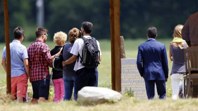 Rămășițe pământești ale unor pasageri neidenficați ai zborului Germanwings au fost înhumate în Franța Rămășițe pământești ale unor pasageri neidenficați ai zborului Germanwings au fost înhumate în Franța