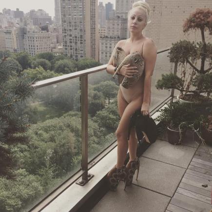 ȘOCANT. Credeai că ai văzut toate fotografiile cu Lady Gaga? Greșit! Nu ai să ghicești ce face în ultimele... ȘOCANT. Credeai că ai văzut toate fotografiile cu Lady Gaga? Greșit! Nu ai să ghicești ce face în ultimele...