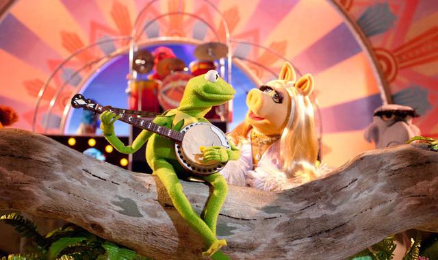 Dramă sentimentală. Kermit a fost lăsat cu ochii-n soare de Miss Piggy. VIDEO Dramă sentimentală. Kermit a fost lăsat cu ochii-n soare de Miss Piggy. VIDEO