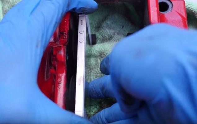 Cum frânezi un Porsche 911 cu telefoane iPhone în locul plăcuțelor de frână (VIDEO) Cum frânezi un Porsche 911 cu telefoane iPhone în locul plăcuțelor de frână (VIDEO)