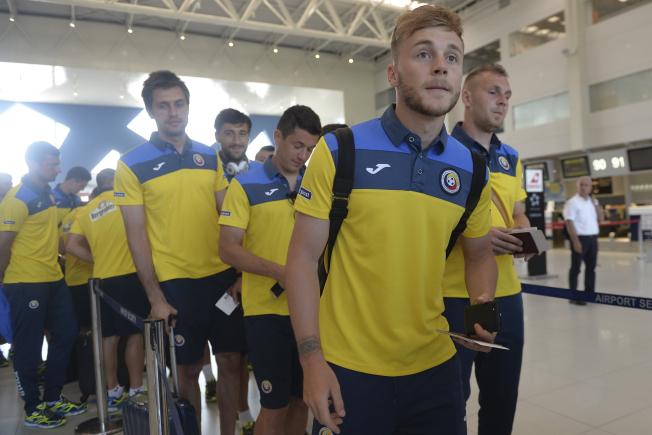 Federatia Romana de Fotbal ar putea fi amendata din nou de UEFA din cauza fanilor Federatia Romana de Fotbal ar putea fi amendata din nou de UEFA din cauza fanilor
