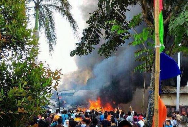 Tragedia aviatică din Indonezia. Autorităţile nu pot recupera trupurile victimelor Tragedia aviatică din Indonezia. Autorităţile nu pot recupera trupurile victimelor