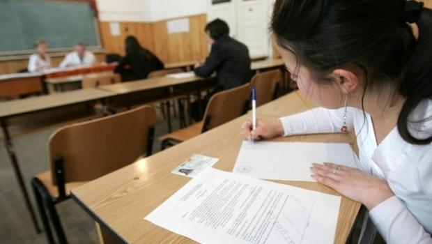 BAC 2015, sesiunea de toamnă. Luni încep probele scrise  la „examenul maturităţii“. CALENDARUL  SESIUNII AUGUST- SEPTEMBRIE