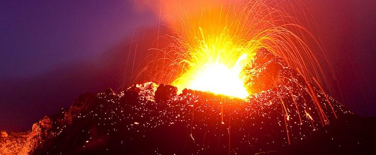 IMAGINI SPECTACULOASE. Unul dintre cei mai activi vulcani de pe glob a erupt din nou (VIDEO)