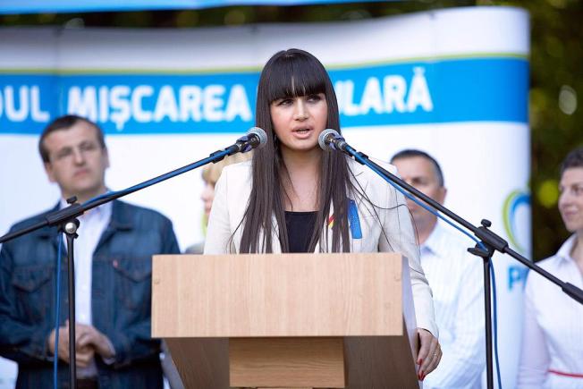 Elena Băsescu a fost prădată de hoţi. A rămas fără haine şi cosmetice