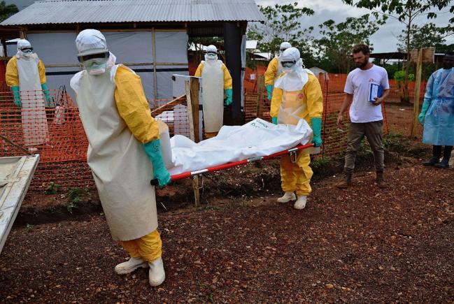 Sierra Leone: Virusul Ebola nu a fost eliminat, dimpotrivă a provocat decesul unei femei