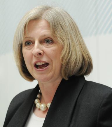 Ministrul de Interne: Numai imigranţii europeni cu locuri de muncă sunt acceptaţi în Marea Britanie Ministrul de Interne: Numai imigranţii europeni cu locuri de muncă sunt acceptaţi în Marea Britanie