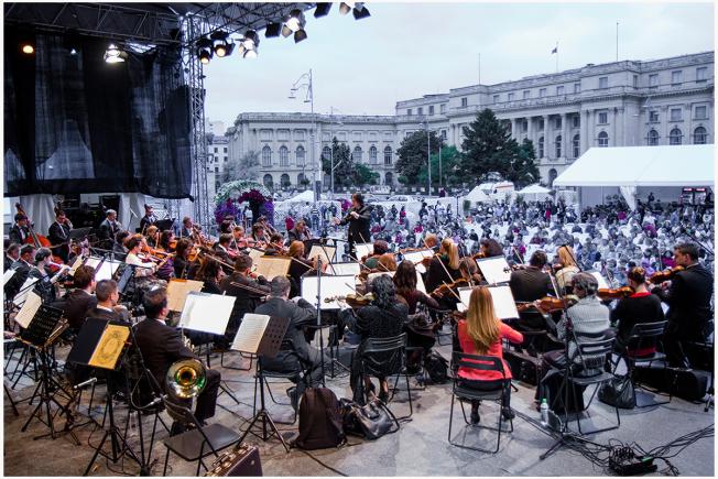  Piaţa Festivalului George Enescu, deschisă de Orchestra Naţională Radio
