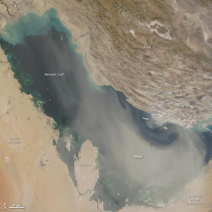 Imagini din satelit cu furtuna de nisip care a acoperit Iranul, Irakul şi Golful Persic
