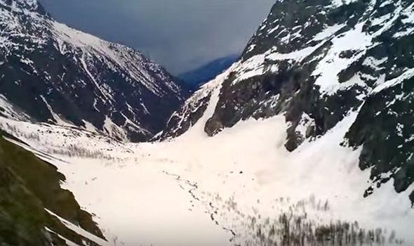 Avalanşă în Alpii francezi: 5 alpinişti morţi, unul rănit şi doi dispăruţi Avalanşă în Alpii francezi: 5 alpinişti morţi, unul rănit şi doi dispăruţi