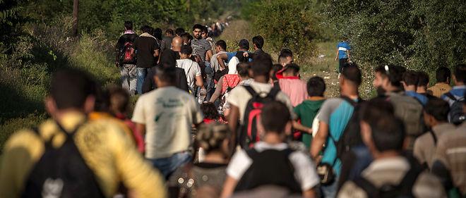 Calea ferată dintre Serbia și Ungaria, sigilată cu un vagon. Vor căuta imigranții căi ocolitoare prin România? Calea ferată dintre Serbia și Ungaria, sigilată cu un vagon. Vor căuta imigranții căi ocolitoare prin România?