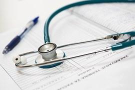  Anul trecut, şapte din zece persoane nu au consultat  un medic specialist din cauza problemelor materiale