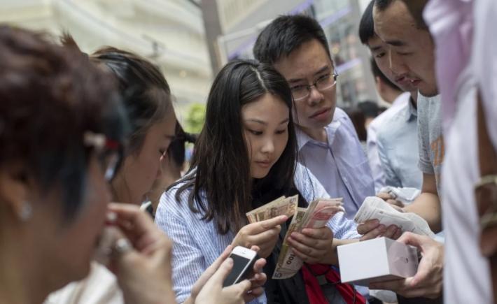 NEBUNIE. Chinezii au ajuns să doneze spermă pentru a cumpăra iPhone6s NEBUNIE. Chinezii au ajuns să doneze spermă pentru a cumpăra iPhone6s