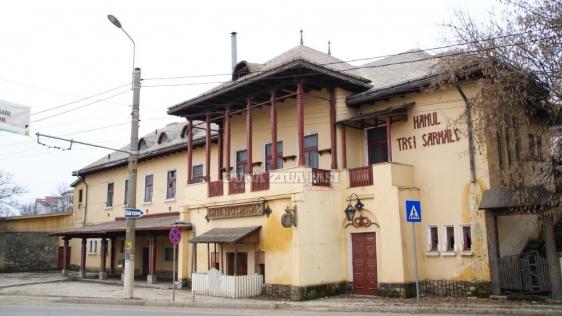 Butoiul lui Diogene. Amintiri cu hanurile Iașului - Trei sarmale Butoiul lui Diogene. Amintiri cu hanurile Iașului - Trei sarmale