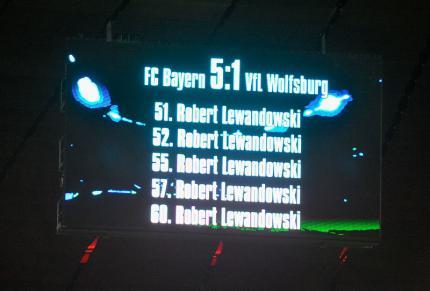 Lewandowschi-Wolsburg 5-1. Magia unui fotbalist (VIDEO) Lewandowschi-Wolsburg 5-1. Magia unui fotbalist (VIDEO)