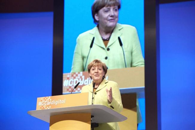 Merkel, pe aceeaşi lungime de undă cu Putin: Assad trebuie implicat în rezolvarea conflictului din Siria Merkel, pe aceeaşi lungime de undă cu Putin: Assad trebuie implicat în rezolvarea conflictului din Siria