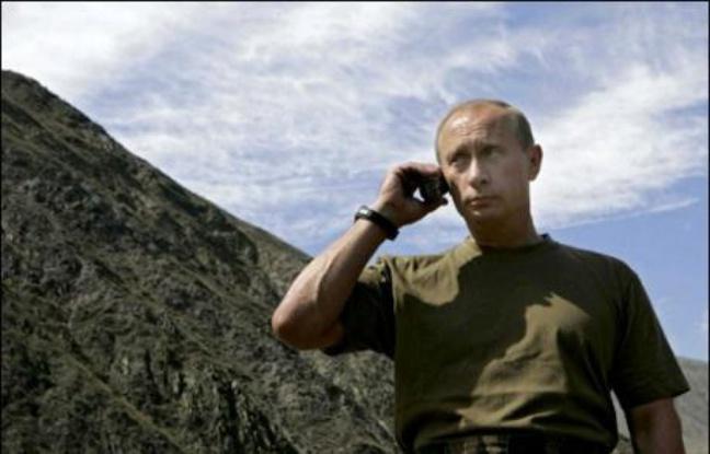 KREMLINUL CONFIRMĂ. Putin l-a sunat pe Elton John KREMLINUL CONFIRMĂ. Putin l-a sunat pe Elton John