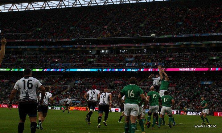 Un rugbist din naționala României și-a cerut în căsătorie iubita pe Wembley Un rugbist din naționala României și-a cerut în căsătorie iubita pe Wembley