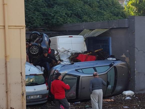 Stare de catastrofă naturală în sud-estul Franţei. 13 morţi şi 6 dispăruţi-bilanţ provizoriu