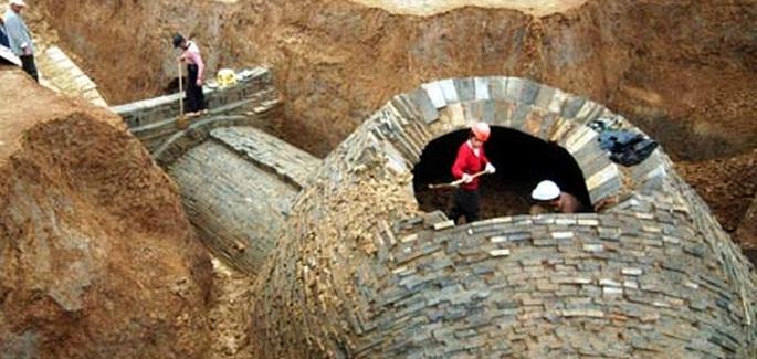 Mormânt STRANIU, descoperit în China. Arheologii spun că sanctuarul funerar are o formă BIZARĂ și este vechi de opt secole (VIDEO)