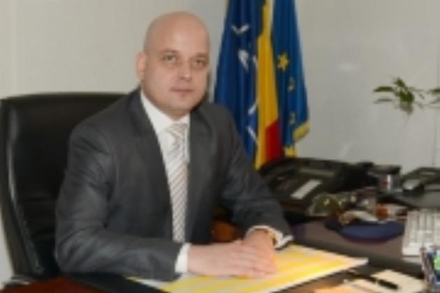 Petre Tobă l-a demis pe comisarul-şef Roberto Ababei. Adjunctul  Poliţiei Capitalei reţinut pentru trafic de influenţă şi luare de mită 