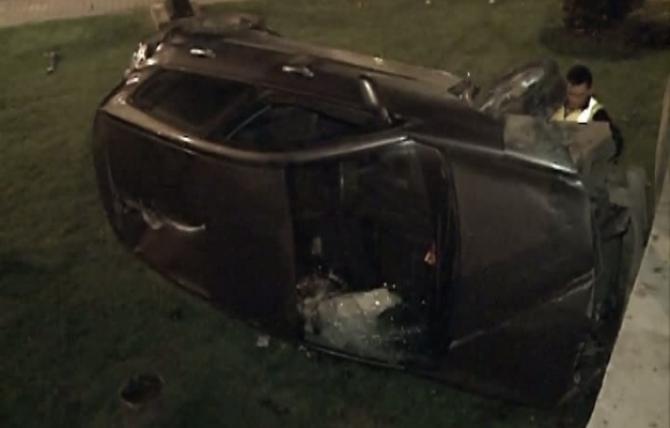 INCREDIBIL! Ce a făcut un șofer după ce a căzut cu mașina de pe podul Grant (VIDEO)