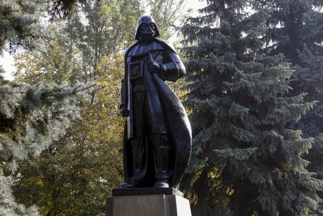 Odesa. O statuie a lui Lenin a fost transformată în cea a lui Darth Vader