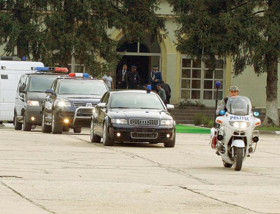 APADOR-CH și SAR cer procurorilor să investigheze folosirea echipajelor Poliției Rutiere:„lipsa unor explicații publice în legătură cu caracterul urgent al deplasării ministrului (...)“ 