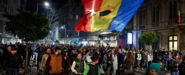 Marius Tucă: Ușor cu Revoluția pe scări!