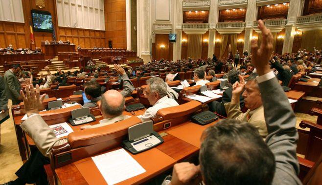 Deputații au decis: Salariile tuturor bugetarilor CRESC <br />cu 10% de la 1 decembrie