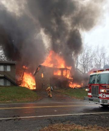 TRAGEDIE AVIATICĂ în SUA. Un avion s-a prăbuşit peste o casă, în Ohio. Toți pasagerii au murit (VIDEO)