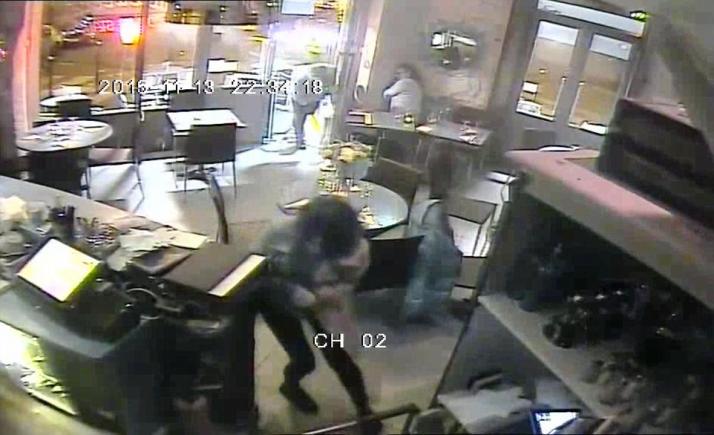 VIDEO. Miraculos! Cum au scăpat două femei de masacrul teroriștilor dintr-un restaurant parizian