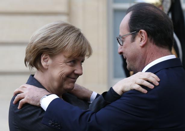 Merkel merge la Paris pentru a discuta personal cu Hollande. Tema este terorismul