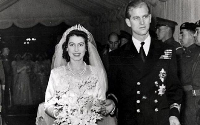 Regina Elisabeta a II-a și prințul Filip sărbătoresc 68 de ani de căsnicie. Cuplul regal își celebrează aniversarea în privat