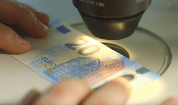 Banca Centrală Europeană schimbă astăzi banii. Vezi cum arată noile bancnote (VIDEO)