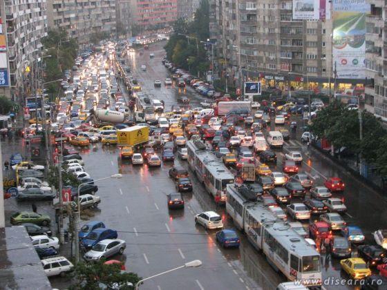 DEZASTRUL Bucureştiului pe ploaie: semafoare stricate şi trafic de coşmar. Vezi care sunt ZONELE cu probleme