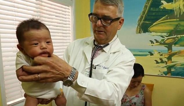 Cum oprești un bebeluș din plâns, metodă EXTREM DE EFICIENTĂ! (VIDEO)