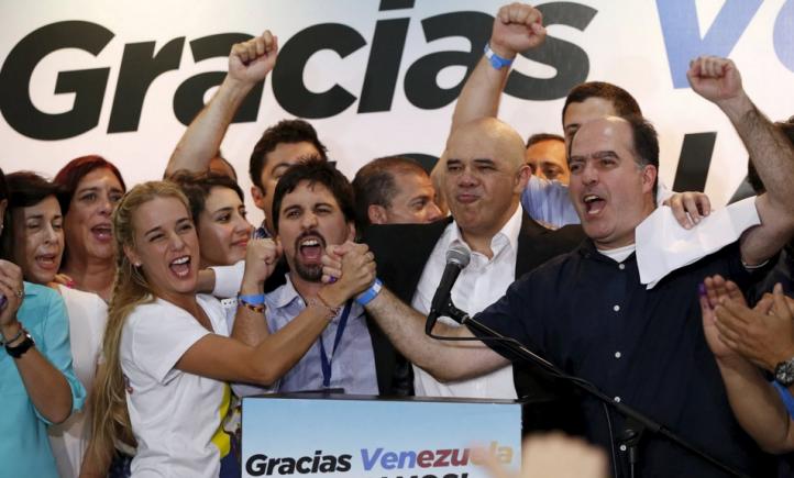 Victorie istorică în Venezuela: Opoziția a câștigat majoritatea parlamentară pentru prima oară în 16 ani