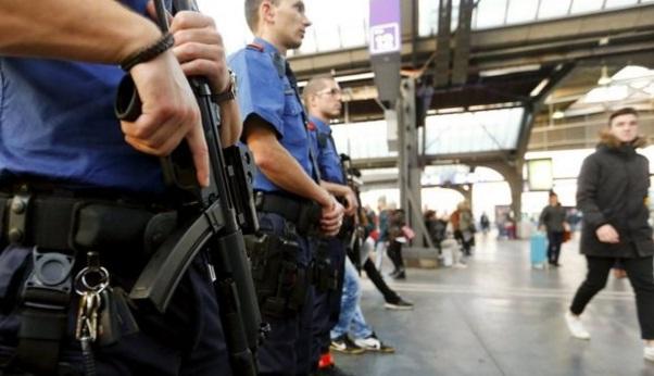 Alertă de securitate la Geneva. Poliţia caută patru indivizi care ar avea legătură cu atentatele de la Paris
