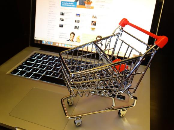 Cumpărătorii online din România nu mai sunt obligați să returneze produsul în ambalajul original