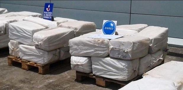 Navă sub pavilion moldovenesc, reţinută în Franța cu peste 2 tone de cocaină