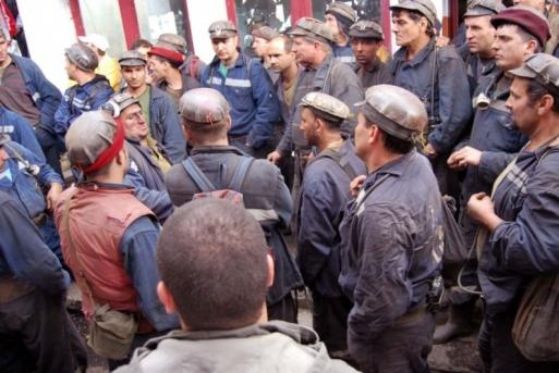 Proteste la Lupeni și Vulcan. Minerii acuză faptul că nu au încasat prima de Crăciun