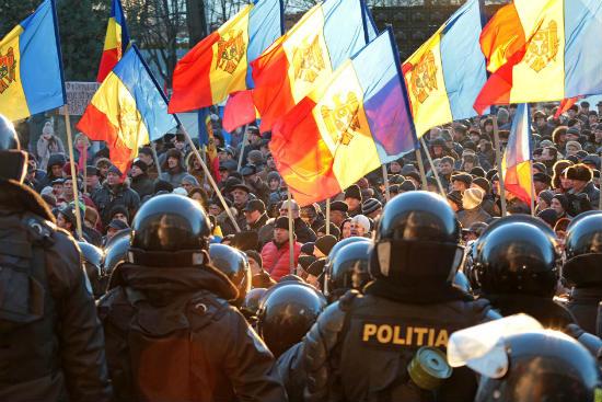 LIVE VIDEO - Chișinăul fierbe! Mii de cetățeni se adună din nou în centrul capitalei Republicii Moldova