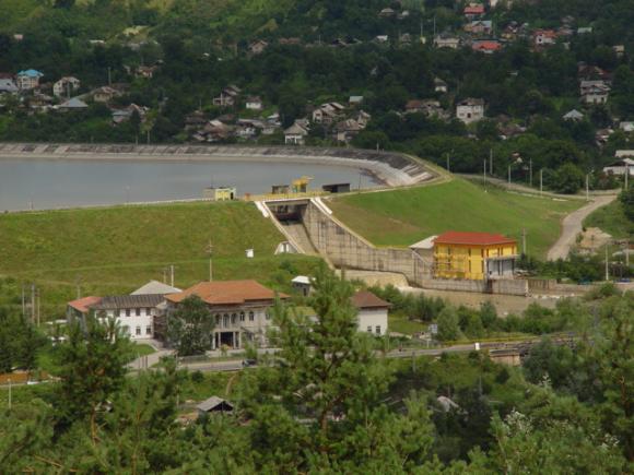 Apa din barajul Pucioasa, contaminată cu fecale. Locuitorii din Pucioasa, Doicești, Brănești, Vulcana Pandele și Vulcana Băi nu au apă potabilă