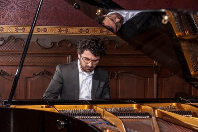Pianistul român Teo Milea, locul 1 la SoloPiano.com din SUA