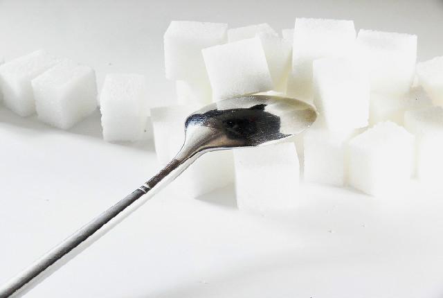 Comisia Europeană aprobă conținutul de zahăr de 30% în produsele pentru copii, deși OMS recomanda doar 5%