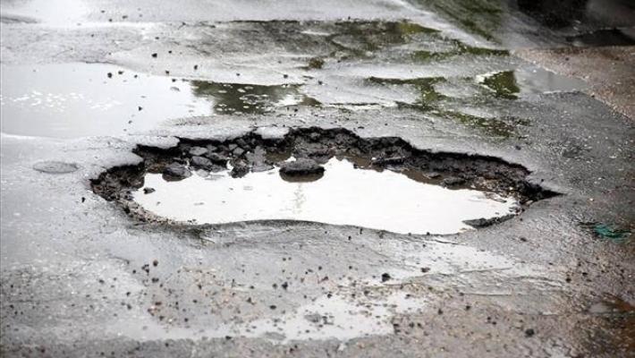 ATENŢIE! În Bucureşti, a început marea astupare. A gropilor. ATENŢIE! În Bucureşti, a început marea astupare. A gropilor.